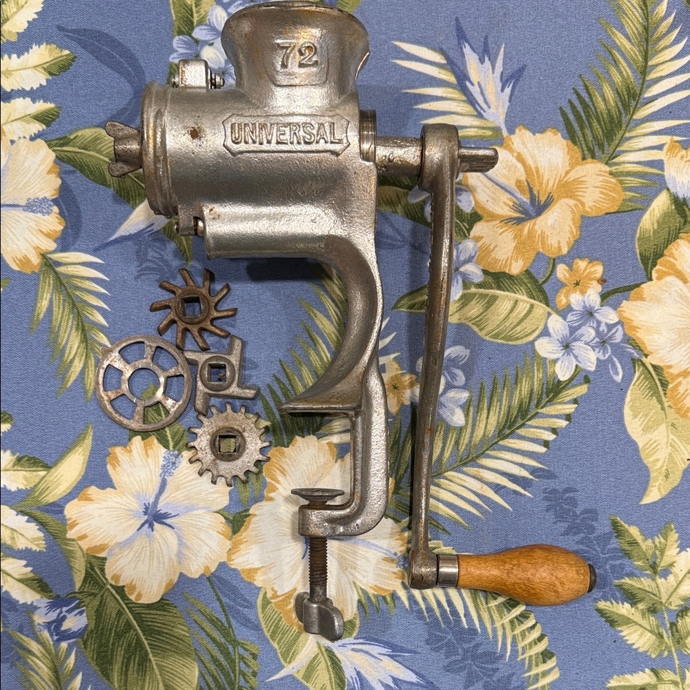 Universal 72 Silver Metal Grinder with Wooden Handle